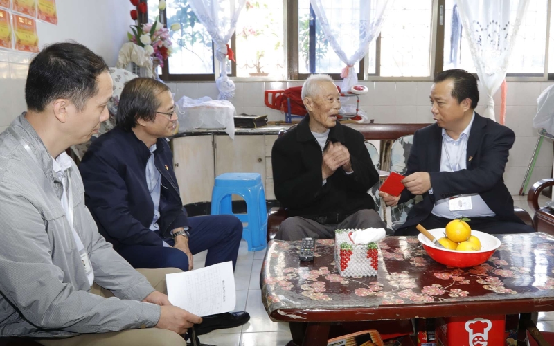 杨思涛到农垦设计院走访慰问困难老党员老干部